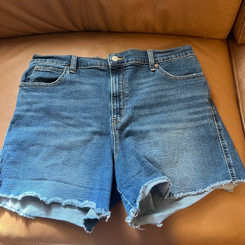 WOMENS LEVI’S HERITAGE HIGH RISE BLUE JEAN CUTOFF SHORTS SIZE 32/14